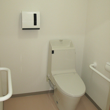 松山市：高齢者施設の物置部屋をトイレにリフォーム