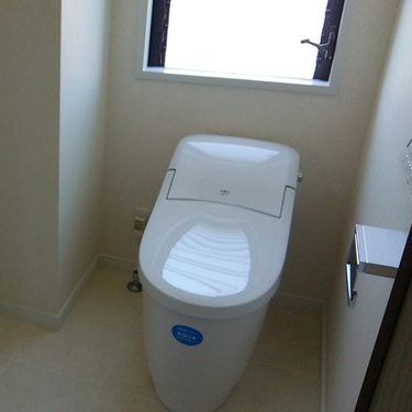 松山市：古くて狭く感じたトイレを広々とした機能的なトイレにリフォーム