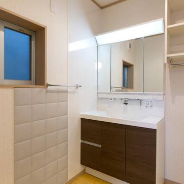 松山市：洗面所をすっきりとした空間にリフォーム