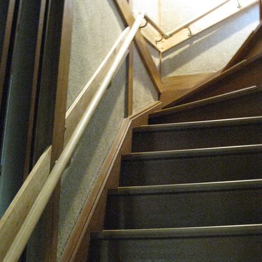 松山市：介護リフォームの補助金を利用して階段に手すりを設置